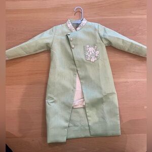 Fayon Kids Boys Indian Outfit. Excellent condition. Size 3-4 years.